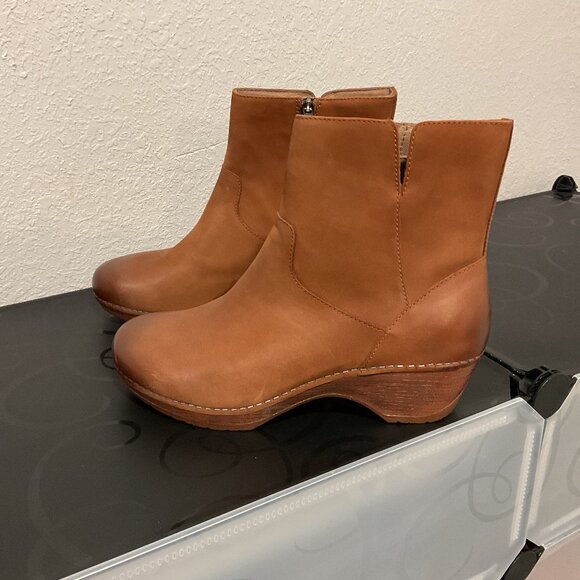 NWOB Dansko leather zip ankle boots 40 - Picture 2 of 9
